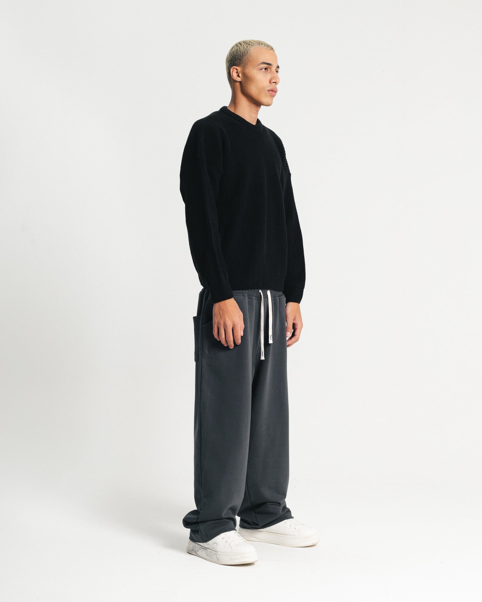 knitted sweater - black