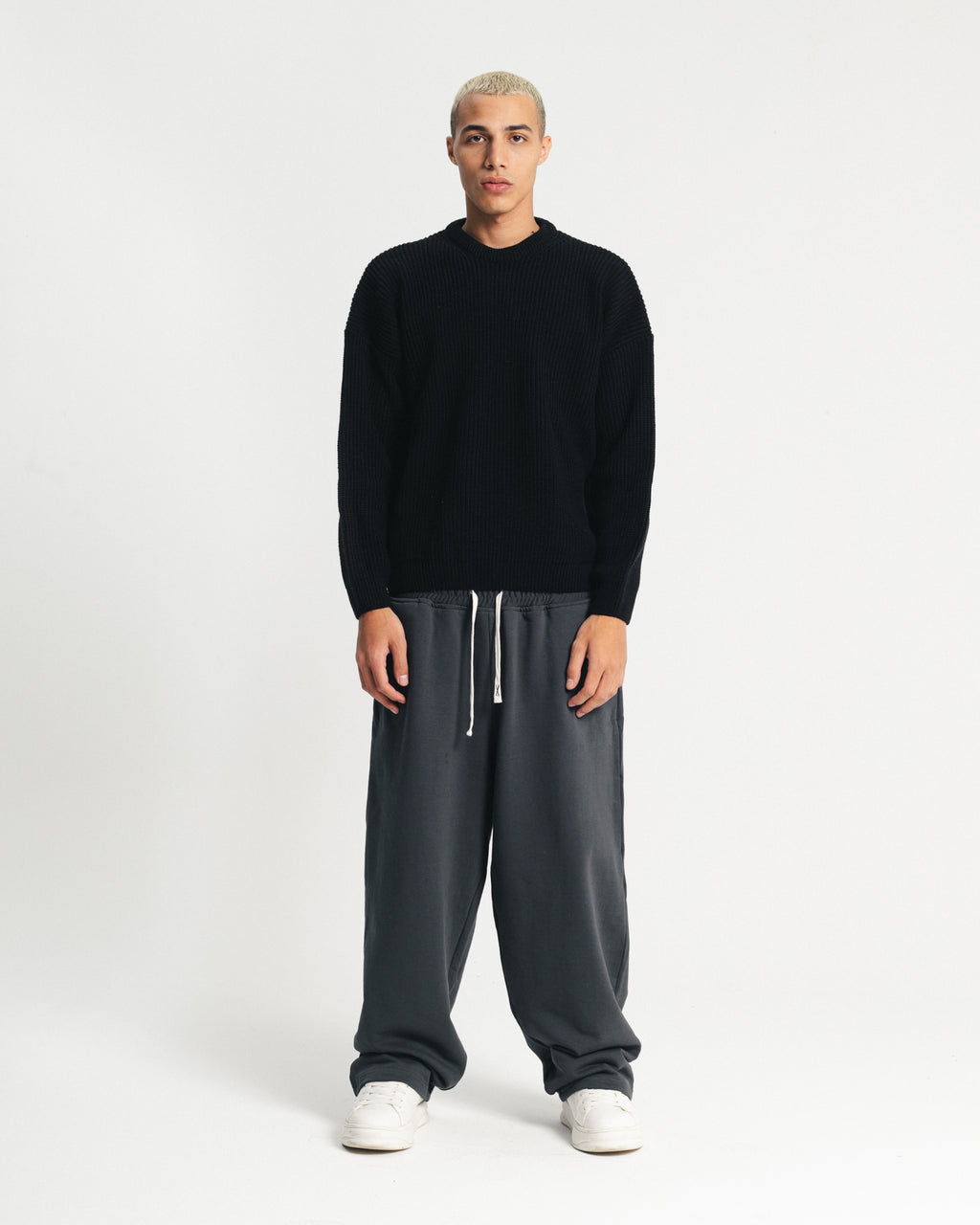 knitted sweater - black