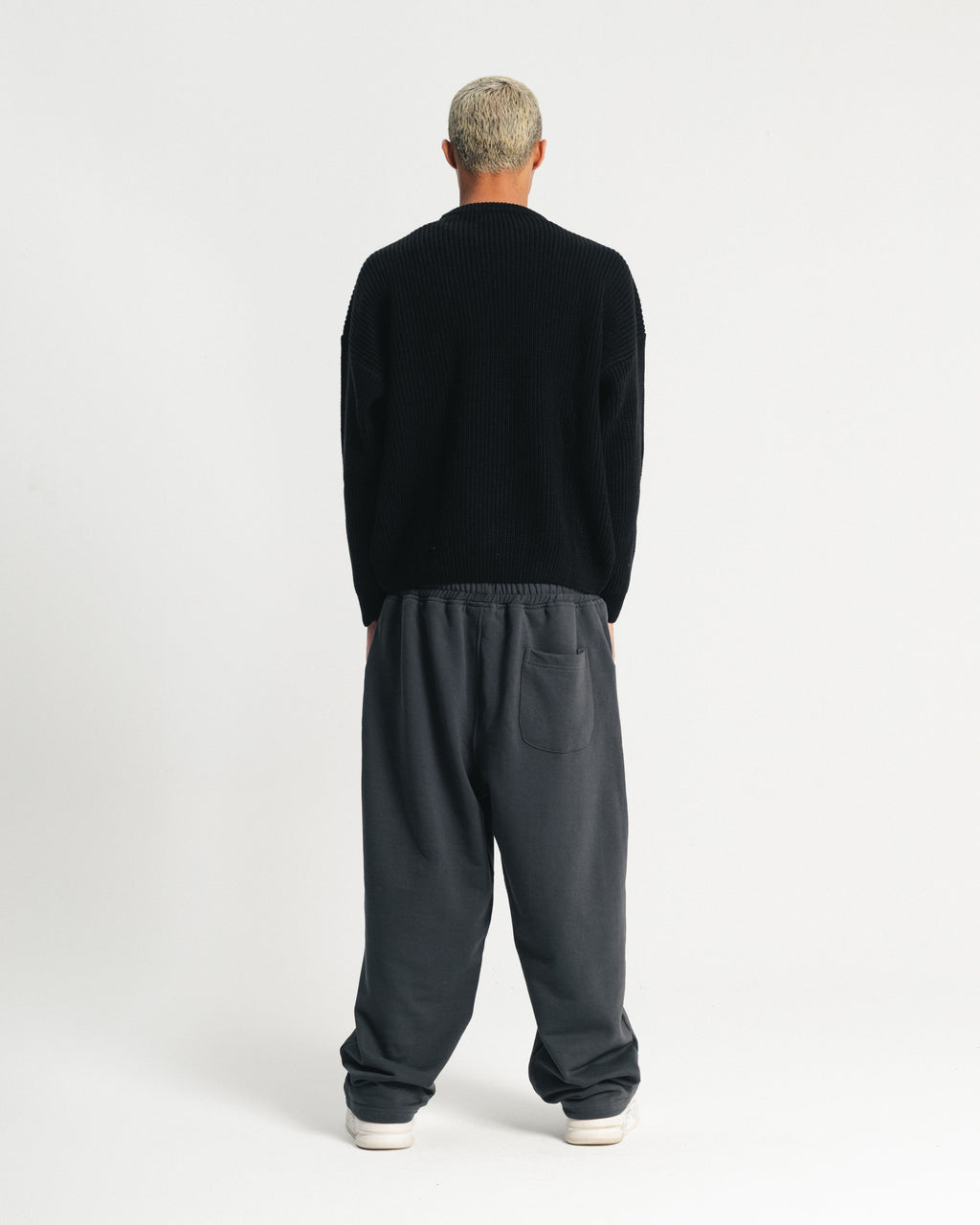 knitted sweater - black