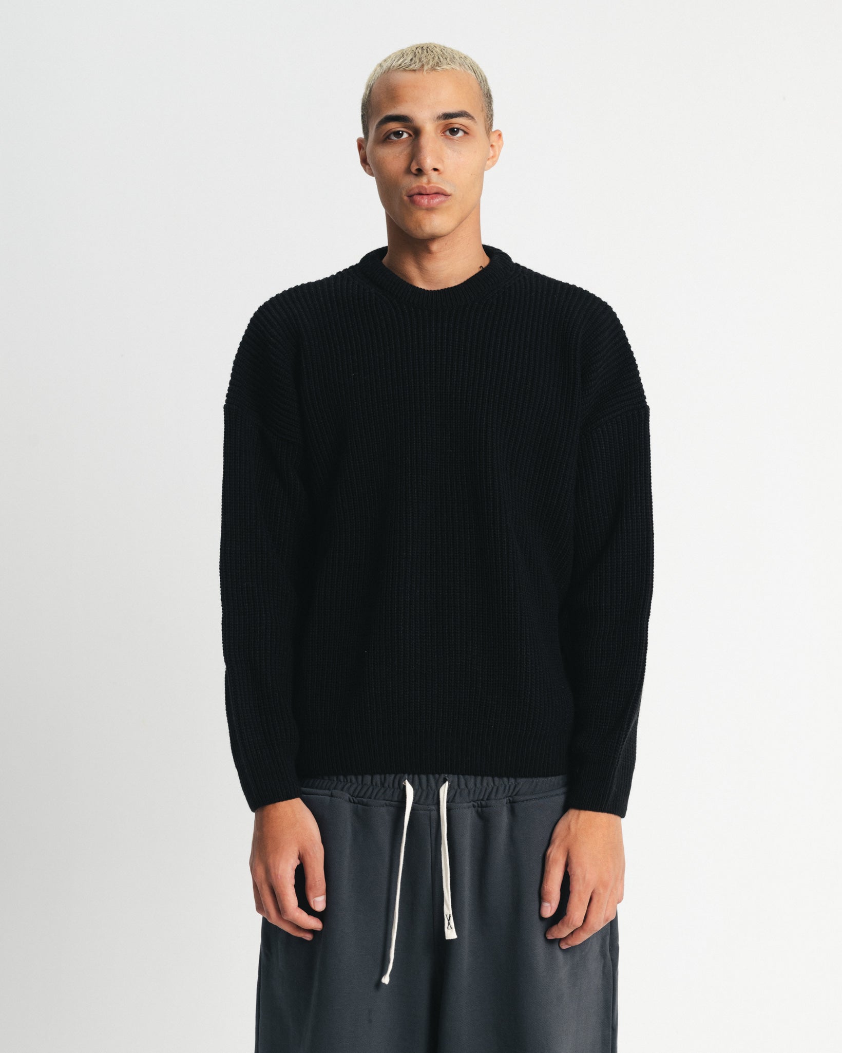 knitted sweater - black